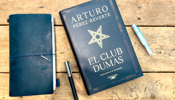 reseña el club dumas