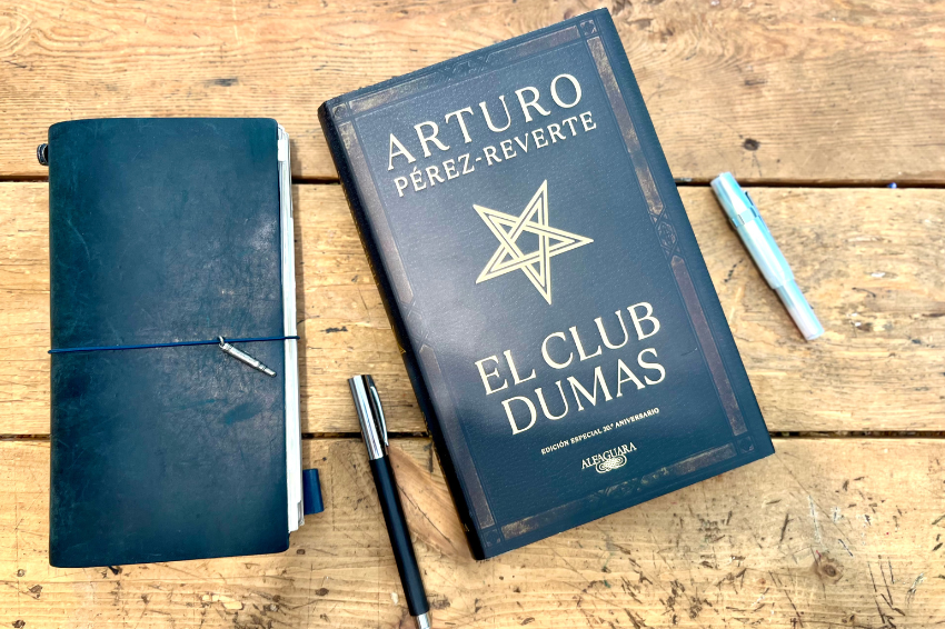 reseña el club dumas